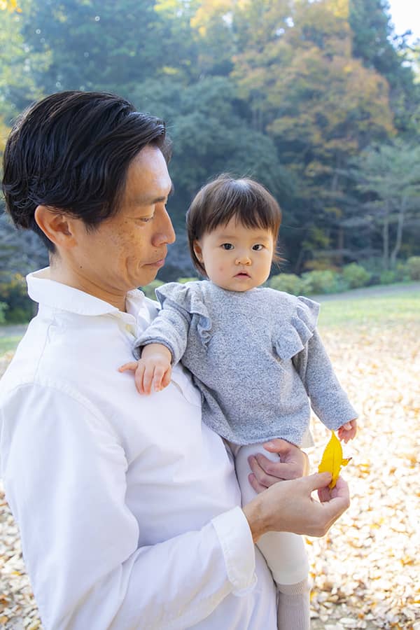 横浜市緑区の公園で撮影したパパと一歳の女の子の写真