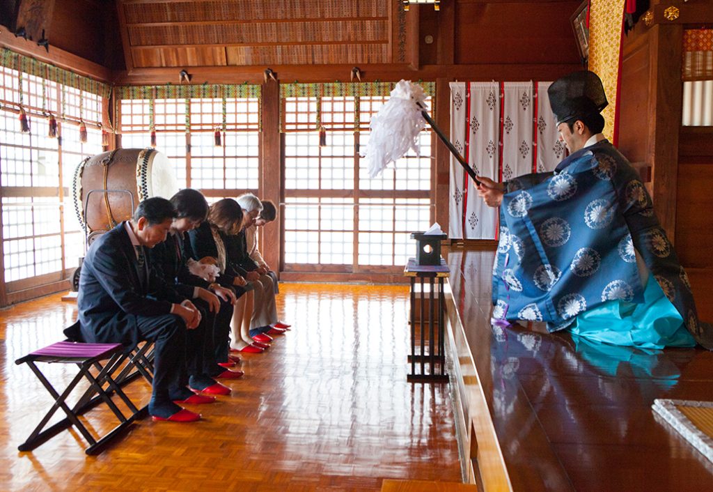 神社でのご祈祷中の様子