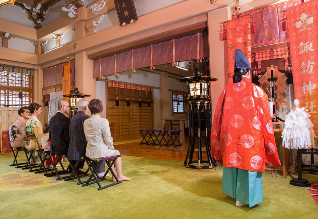 東京の諏訪神社での七五三のご祈祷の様子