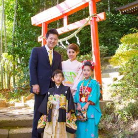 神奈川県川崎市麻生区の琴平神社に出張撮影した七五三詣での家族の写真