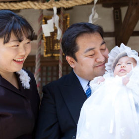 神社でのお宮参りの様子