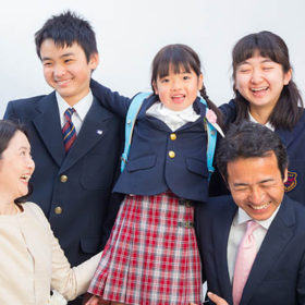 家族揃っての入学記念写真