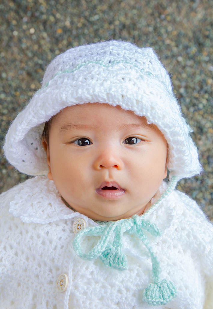 お宮参りの衣装を着た赤ちゃんの写真