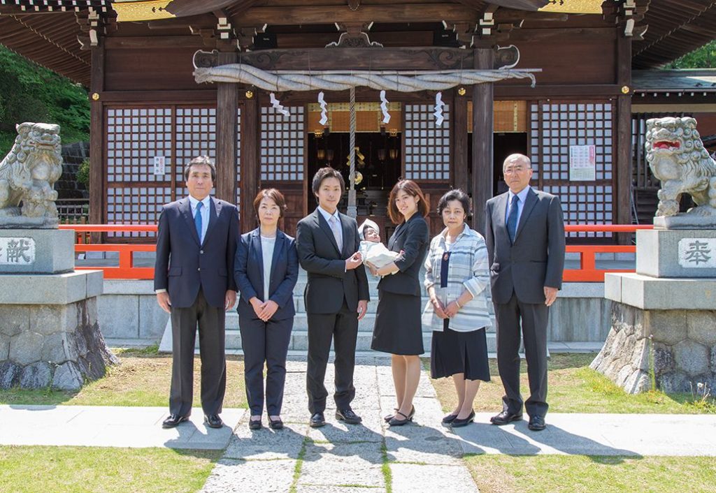 お宮参りのご家族の集合写真