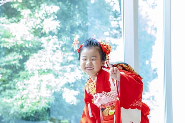 伊勢山皇大神宮で撮影した七五三記念日の女の子の写真